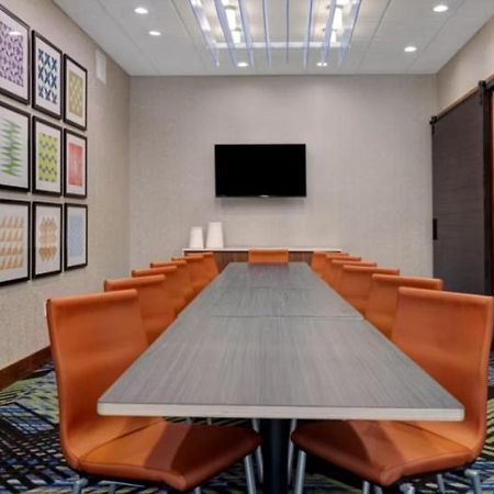 Holiday Inn Express & Suites - Detroit - Dearborn By Ihg Bagian luar foto