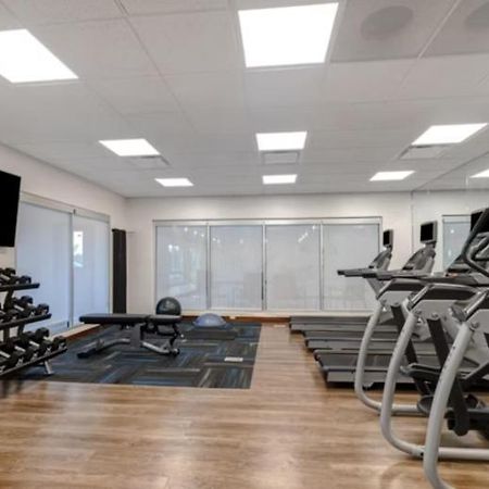 Holiday Inn Express & Suites - Detroit - Dearborn By Ihg Bagian luar foto