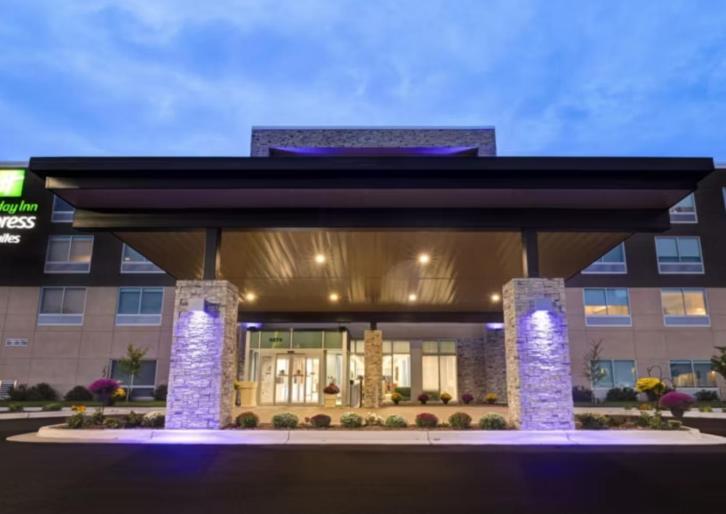 Holiday Inn Express & Suites - Detroit - Dearborn By Ihg Bagian luar foto