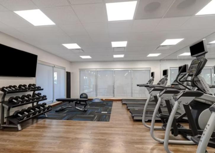Holiday Inn Express & Suites - Detroit - Dearborn By Ihg Bagian luar foto