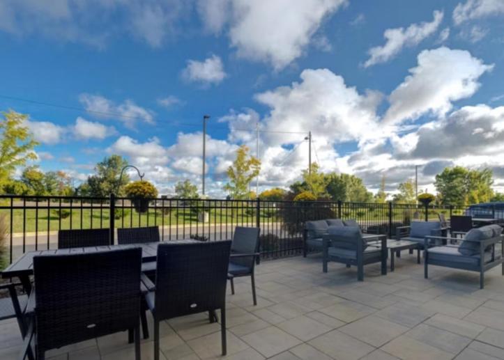 Holiday Inn Express & Suites - Detroit - Dearborn By Ihg Bagian luar foto