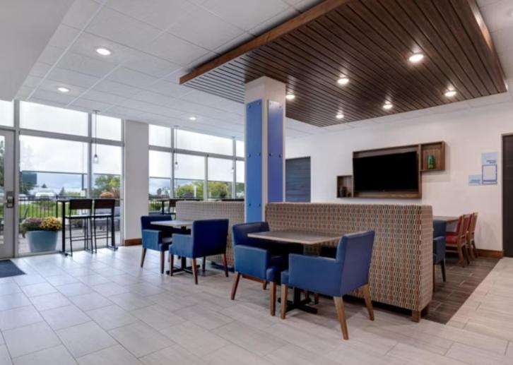 Holiday Inn Express & Suites - Detroit - Dearborn By Ihg Bagian luar foto