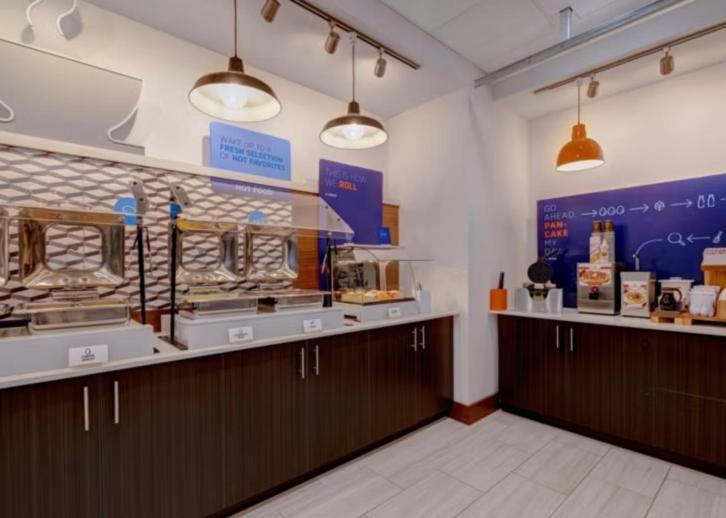 Holiday Inn Express & Suites - Detroit - Dearborn By Ihg Bagian luar foto