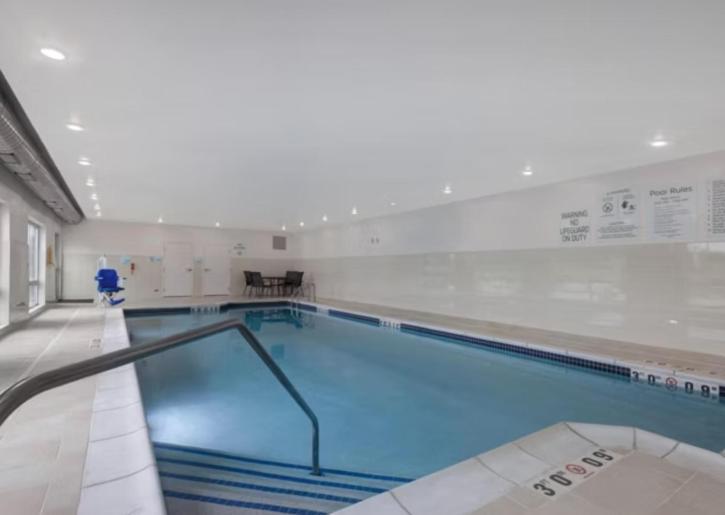 Holiday Inn Express & Suites - Detroit - Dearborn By Ihg Bagian luar foto