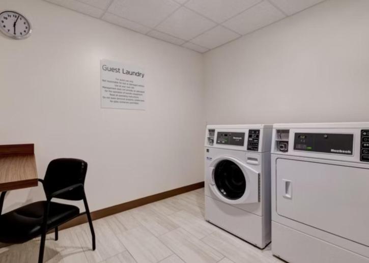 Holiday Inn Express & Suites - Detroit - Dearborn By Ihg Bagian luar foto