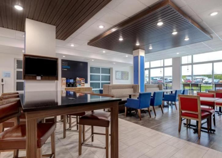 Holiday Inn Express & Suites - Detroit - Dearborn By Ihg Bagian luar foto
