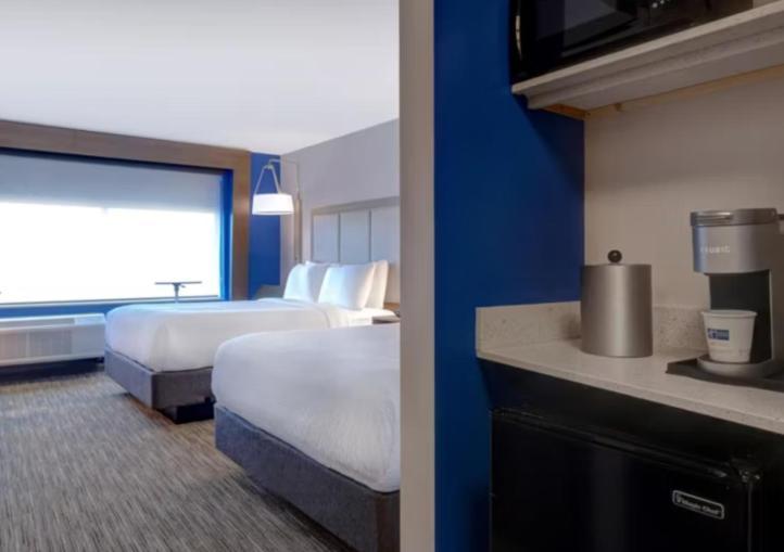 Holiday Inn Express & Suites - Detroit - Dearborn By Ihg Bagian luar foto