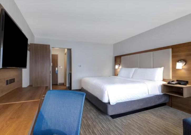 Holiday Inn Express & Suites - Detroit - Dearborn By Ihg Bagian luar foto