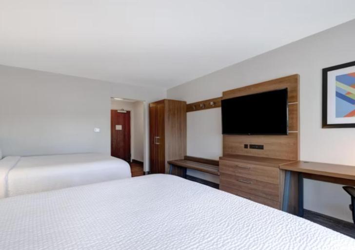 Holiday Inn Express & Suites - Detroit - Dearborn By Ihg Bagian luar foto